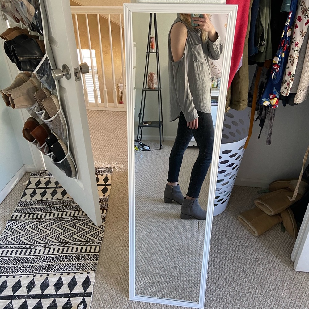 Peep shoulder top